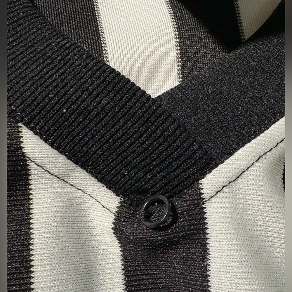 Adult Men’s Size Medium Referee Jersey - Picture 5 of 5